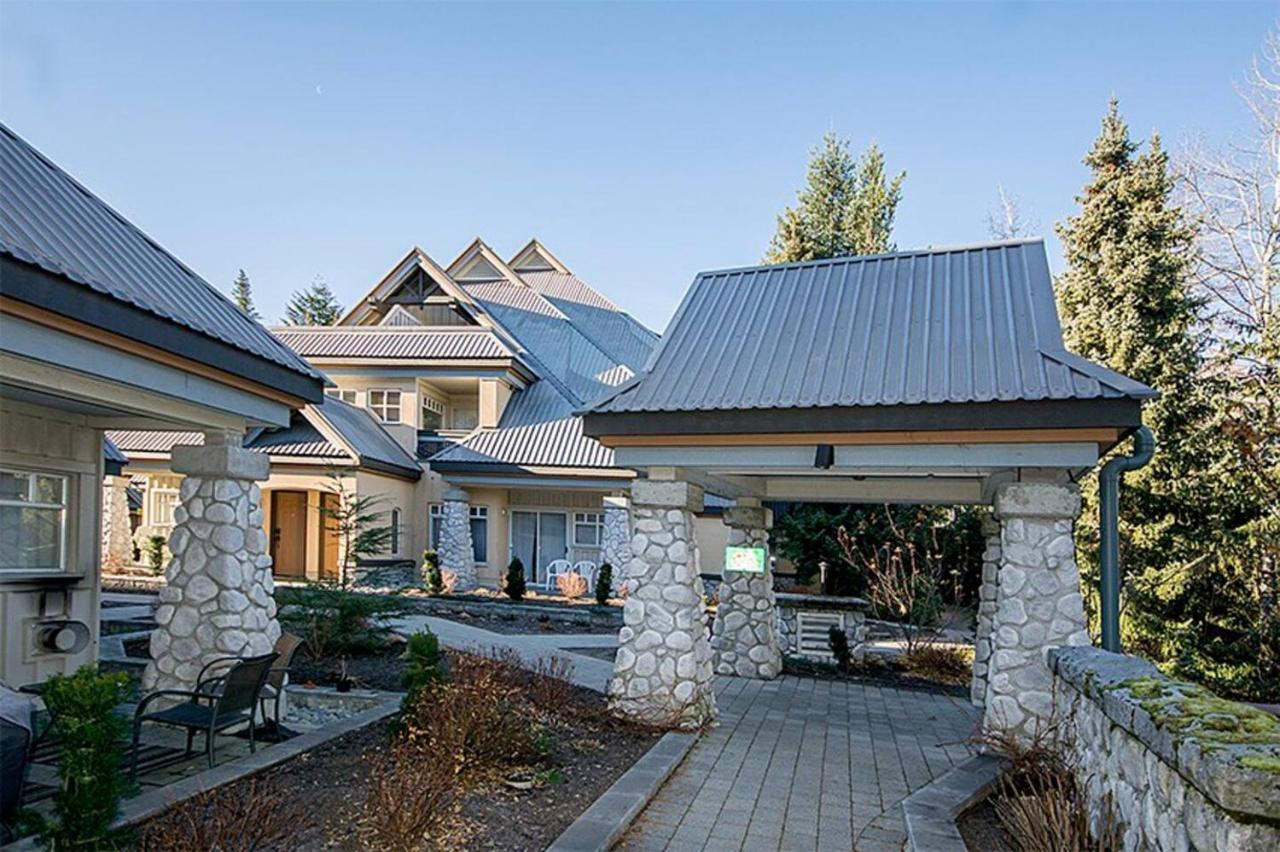 Lagoons By Cozystay Signature Whistler Exterior photo