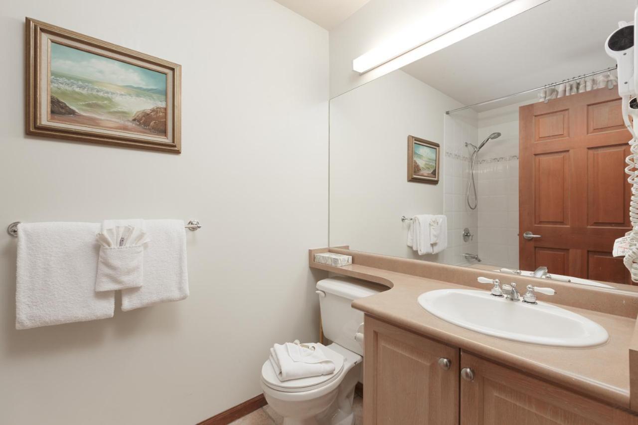Lagoons By Cozystay Signature Whistler Exterior photo
